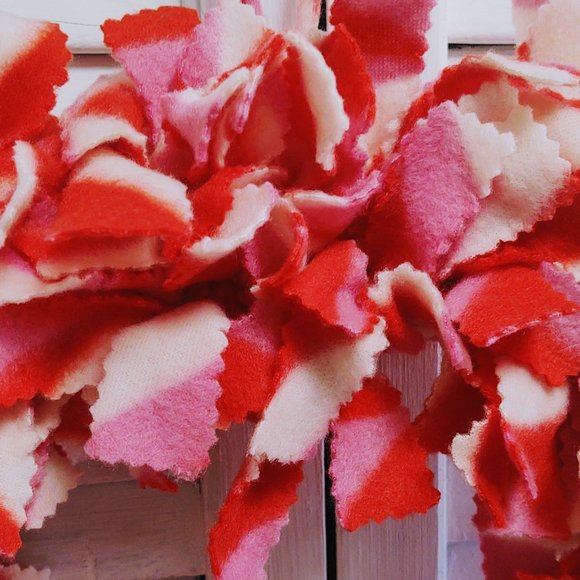 Hand Crafted Pink/Red/White Fleece Fabric Rag Heart Wreath Valentine's Day 16" - Picture 4 of 6